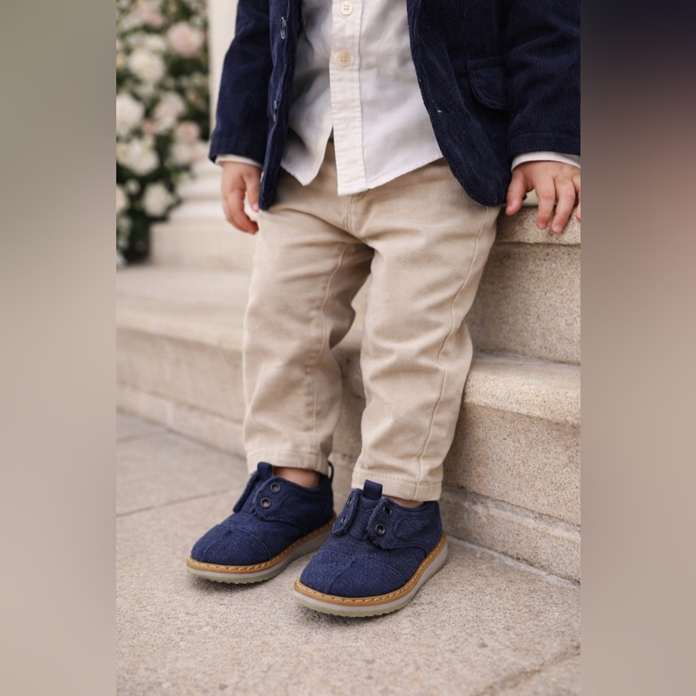 TOMS Tiny TOMS Navy Twill Brogue Sneakers Toddler Size 6 Slip-On Casual Shoes